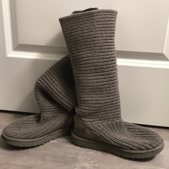 Knit UGGs Great condition. 🖤 - Picture 2 of 8
